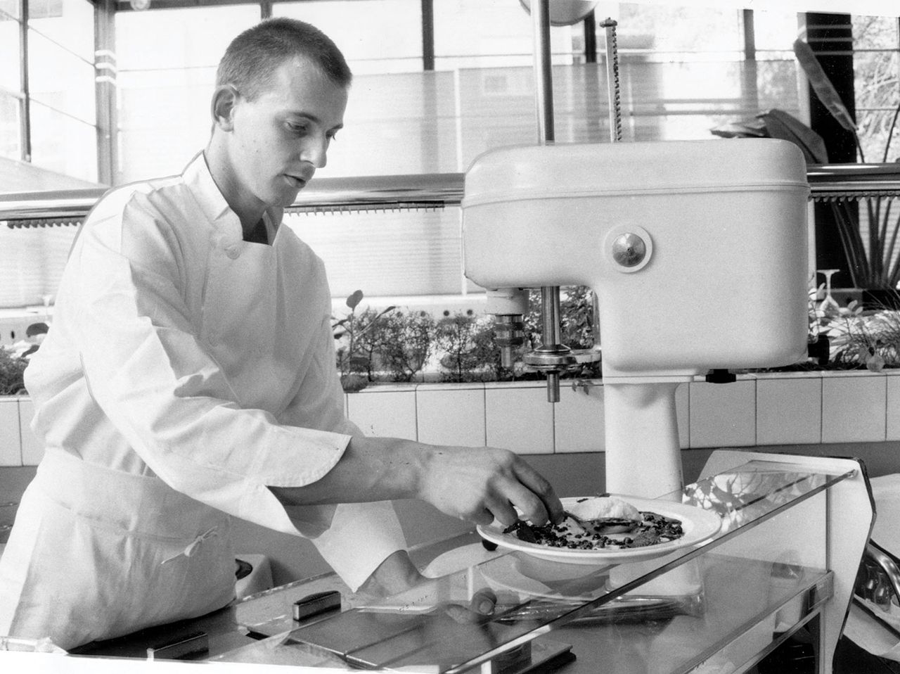 One hundred pivotal moments in the history of Toronto dining