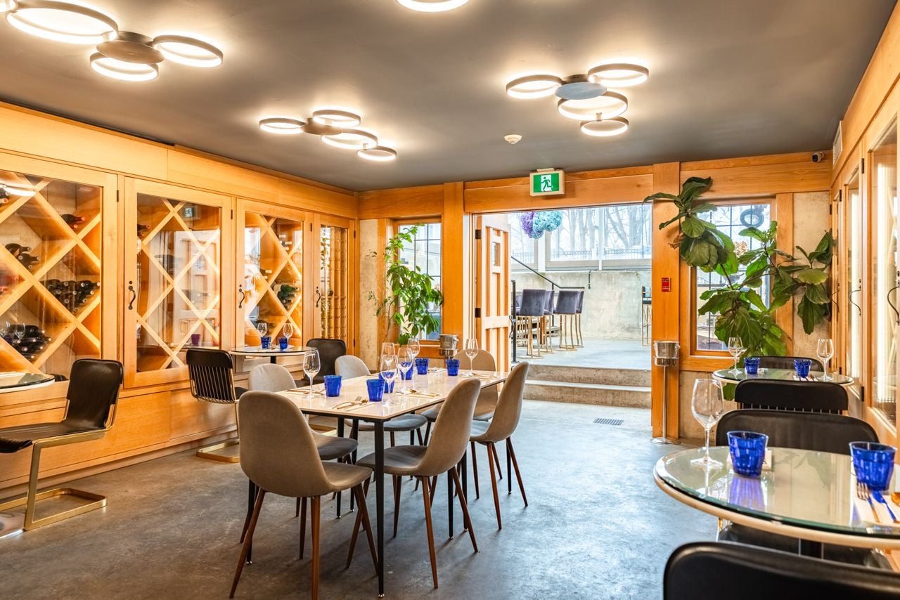 toronto-life-real-estate-merrill-house-victorian-gothic-hotel-conservatory-pec-11 $4.8 million for a Gothic Revival hotel near Prince Edward County