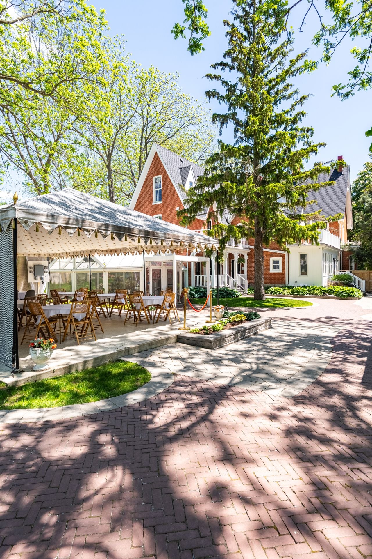 toronto-life-real-estate-merrill-house-victorian-gothic-hotel-conservatory-pec-14 $4.8 million for a Gothic Revival hotel near Prince Edward County