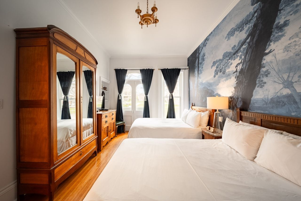 toronto-life-real-estate-merrill-house-victorian-gothic-hotel-conservatory-pec-15 $4.8 million for a Gothic Revival hotel near Prince Edward County