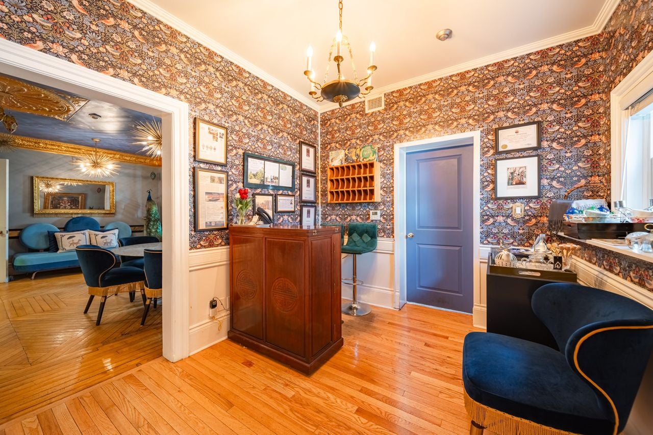 toronto-life-real-estate-merrill-house-victorian-gothic-hotel-conservatory-pec-5 $4.8 million for a Gothic Revival hotel near Prince Edward County