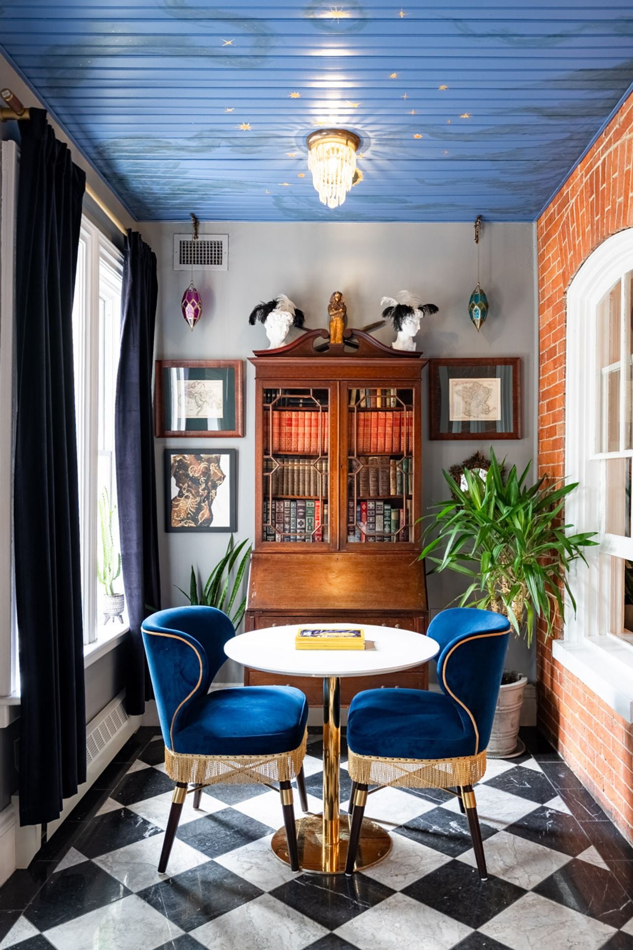 toronto-life-real-estate-merrill-house-victorian-gothic-hotel-conservatory-pec-9 $4.8 million for a Gothic Revival hotel near Prince Edward County