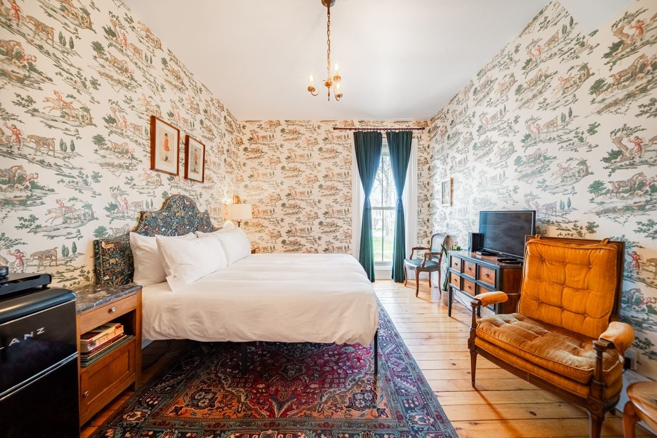 toronto-life-real-estate-merrill-house-victorian-gothic-hotel-conservatory-pec-17 $4.8 million for a Gothic Revival hotel near Prince Edward County