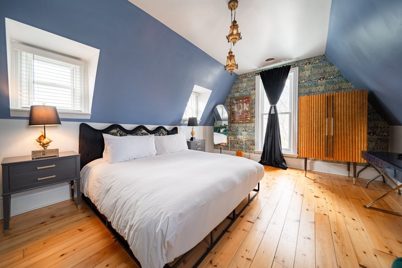 toronto-life-real-estate-merrill-house-victorian-gothic-hotel-conservatory-pec-23 $4.8 million for a Gothic Revival hotel near Prince Edward County