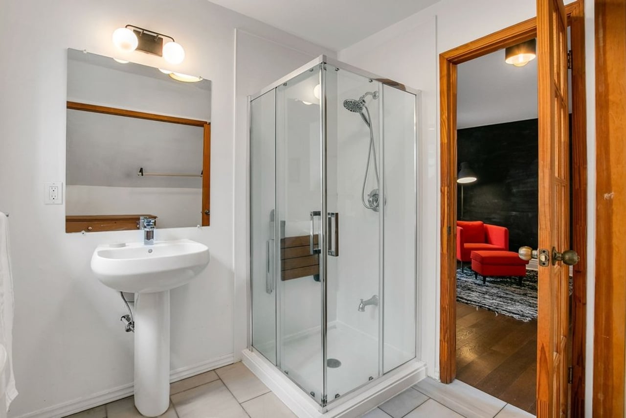 toronto-life-real-estate-high-park-swansea-algonquin-heritage-home-15 $1.9 million for a High Park house with an antique radiator and a butler's pantry