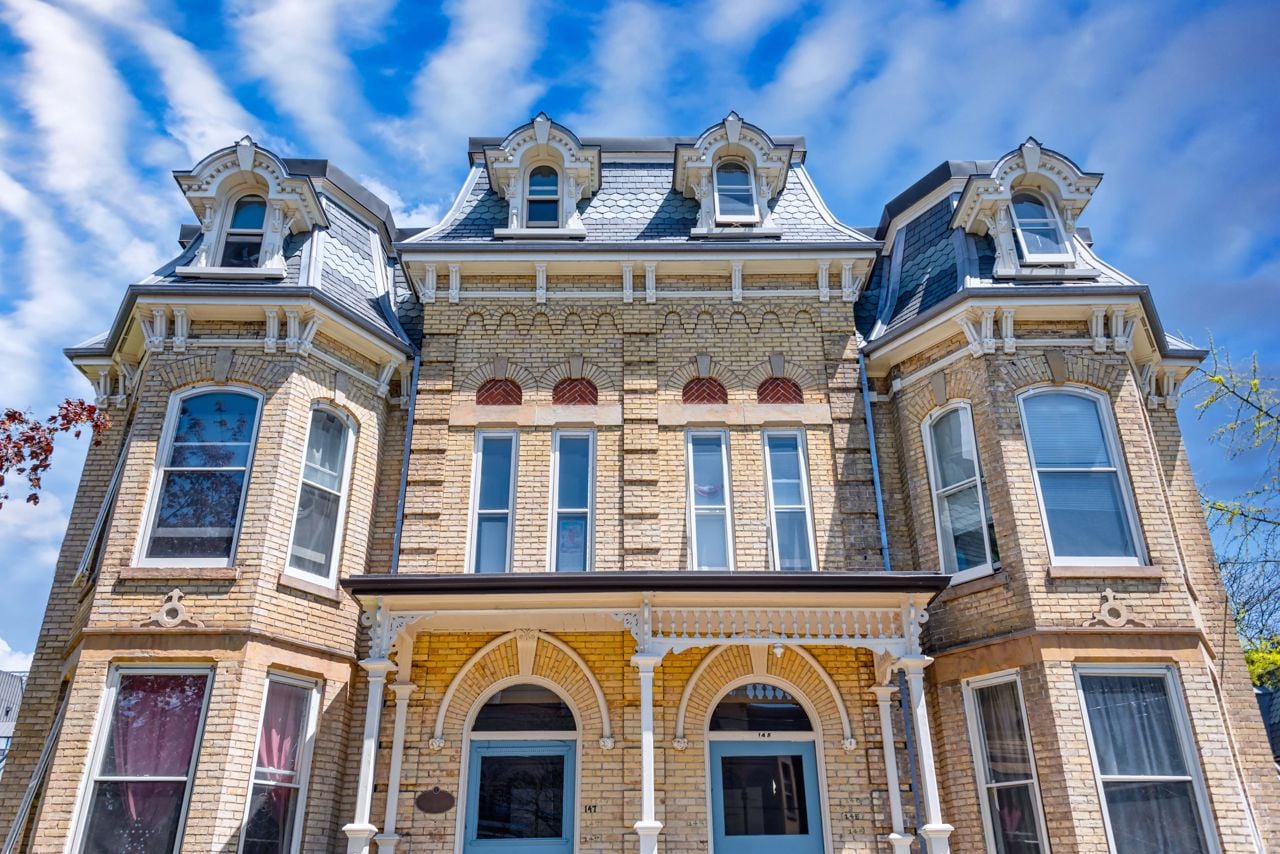 toronto-life-real-estate-mortgages-bank-of-canada-refinancing-2027-1 Nearly one in 10 Toronto mortgage holders won't qualify to refinance next year