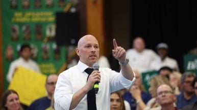 Olivia Chow is still the leading mayoral candidate, but Brad Bradford is catching up