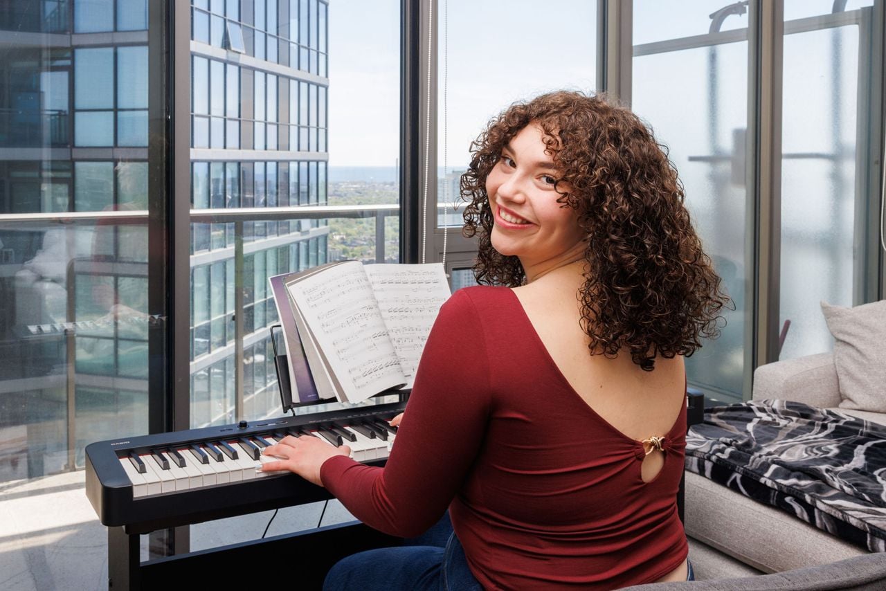 This singer, actor and teacher earns $62,000 a year. How does she spend it?