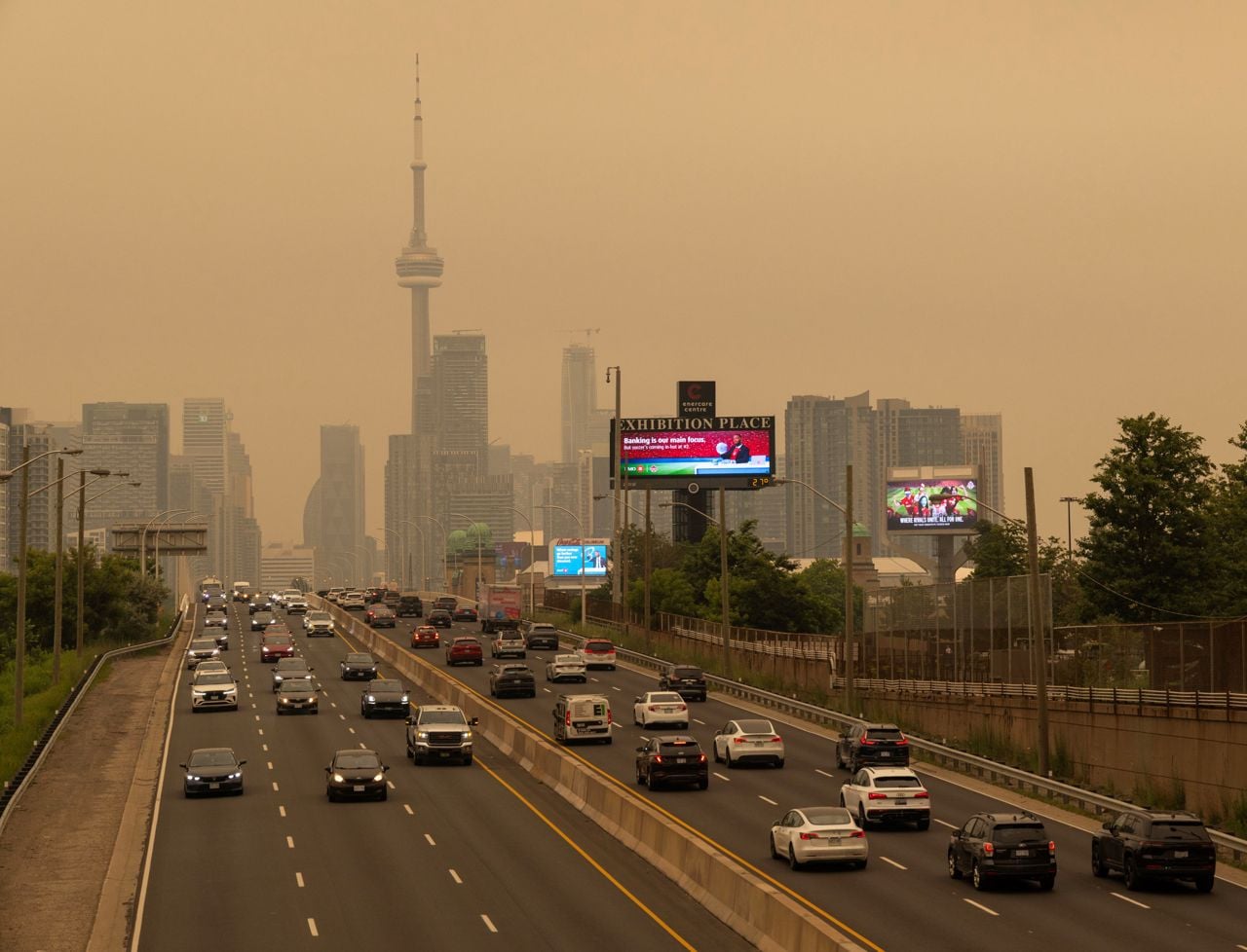 Wildfire smoke continues to make Toronto's air quality “very unhealthy”