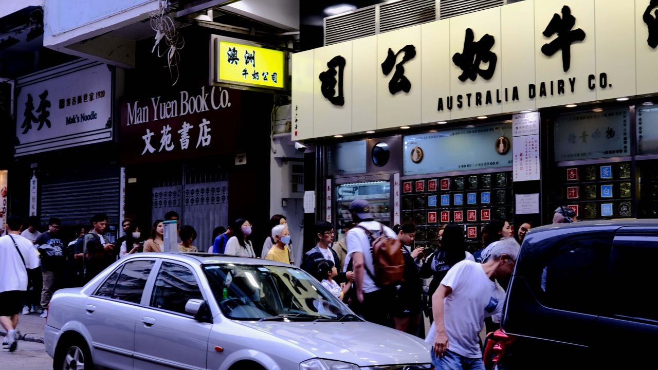 The lineup outside of Australia Dairy Co. in Hong Kong