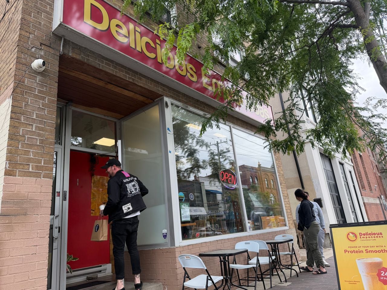 The exterior of Delicious Empanadas