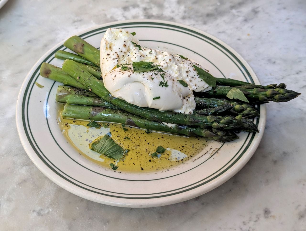 Asparagus topped with burrata