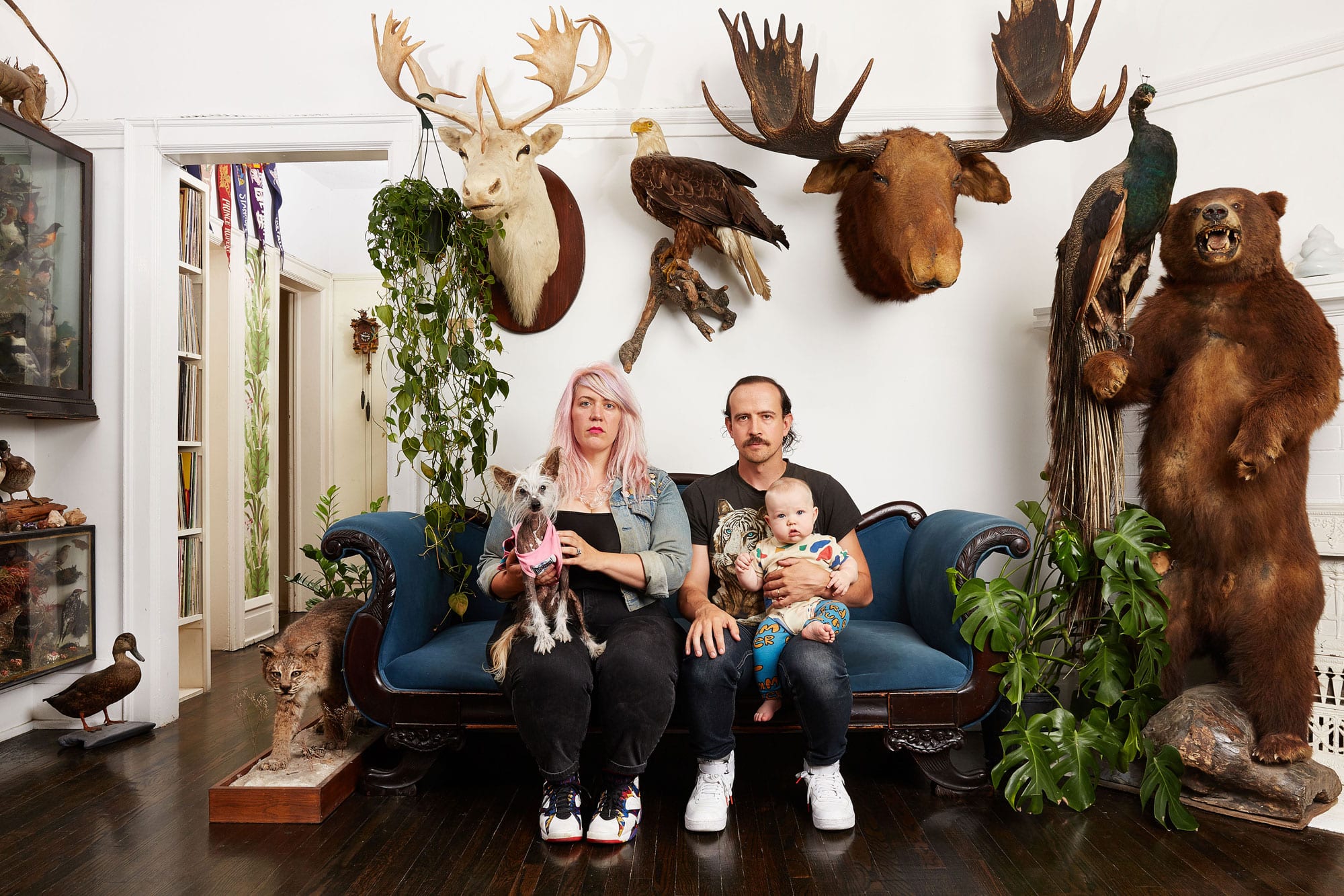 男性アート写真集 ON THE COUCH Vol. 1 This Toronto photographer shoots the city's quirkiest living rooms