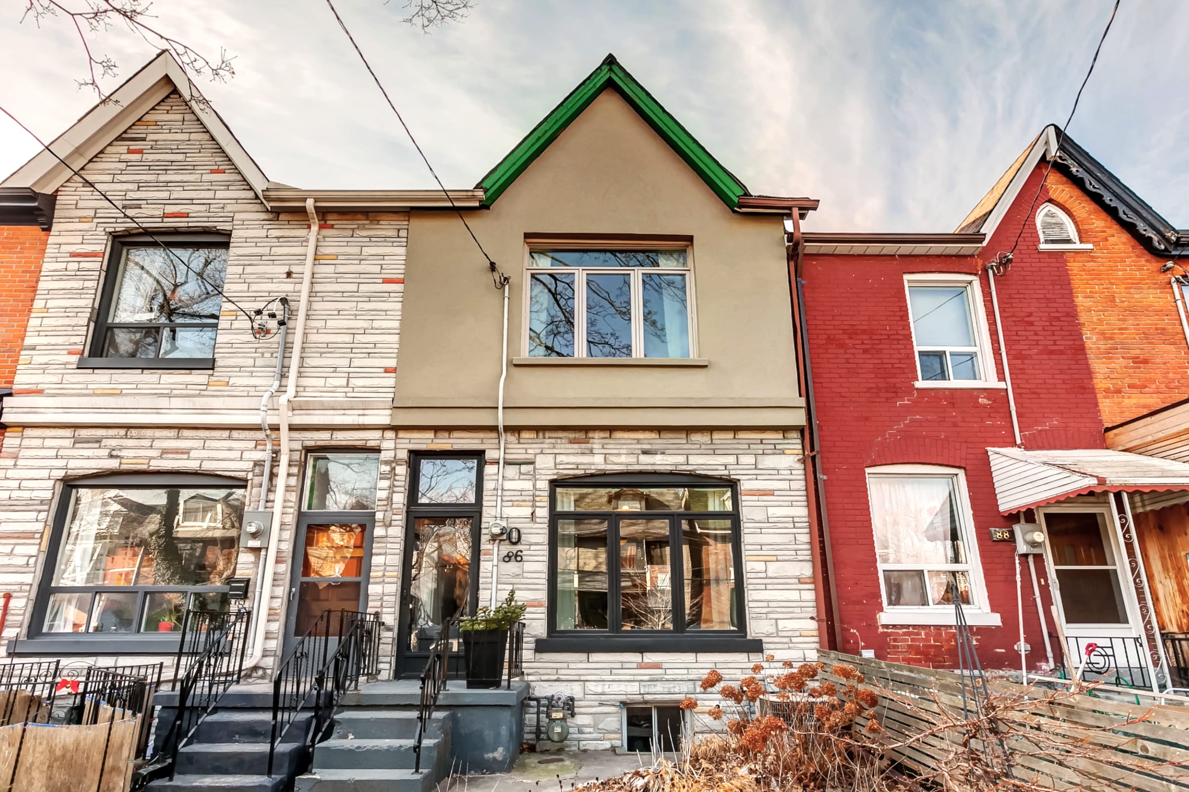 https://torontolife.mblycdn.com/uploads/tl/2019/01/toronto-house-sold-86-massey-street-1.jpg