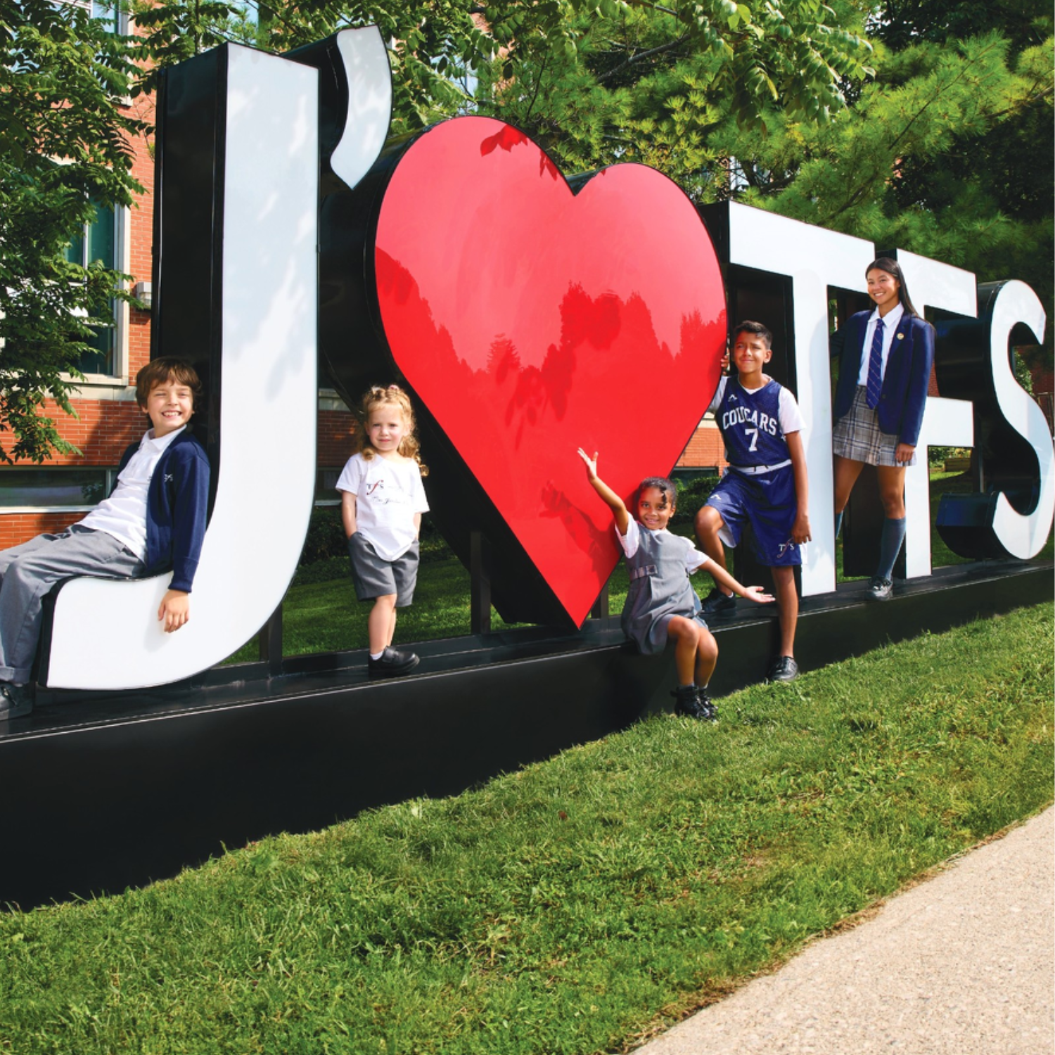 TFS: Canadaʼs International School