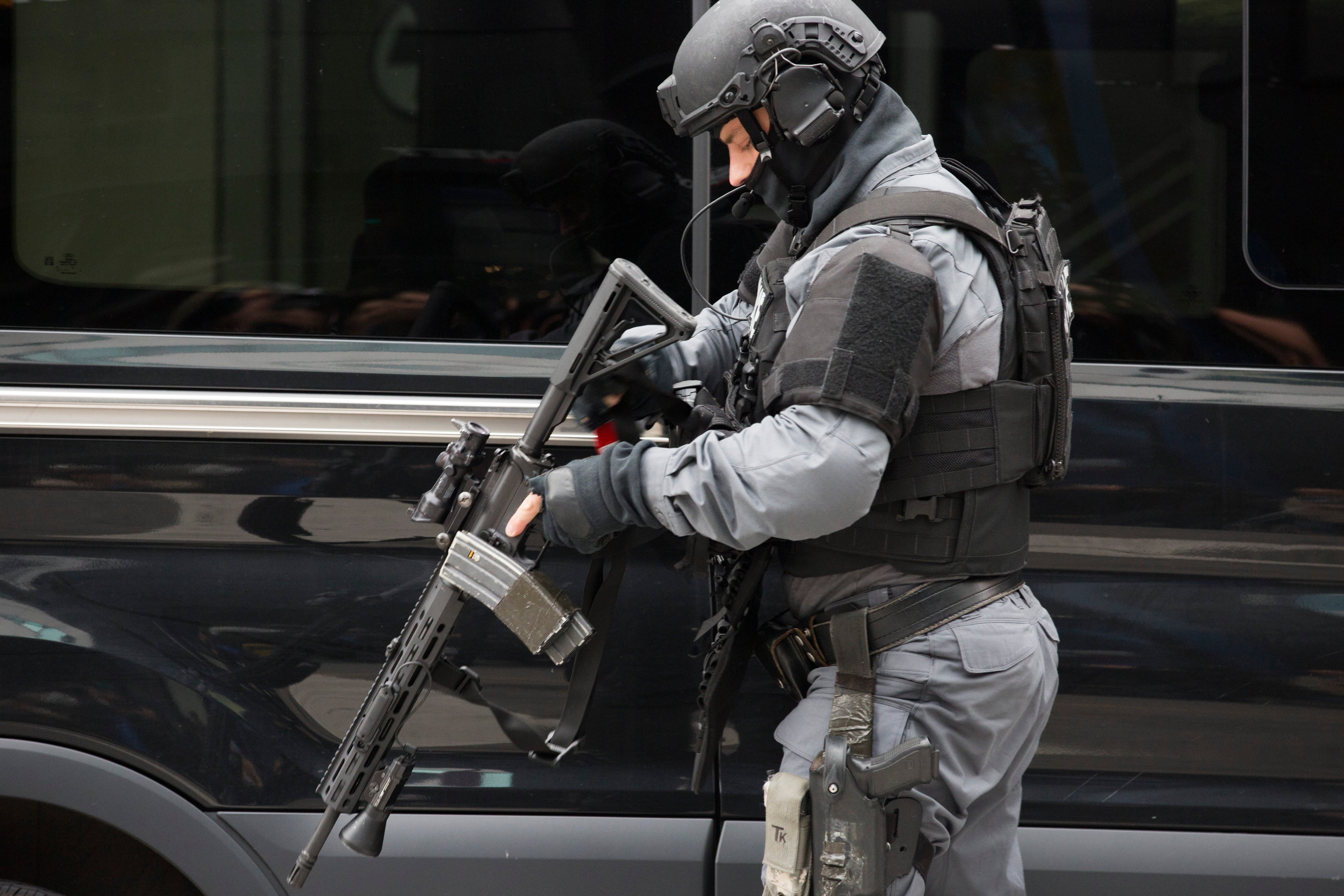 Some Toronto police will soon carry rifles in public