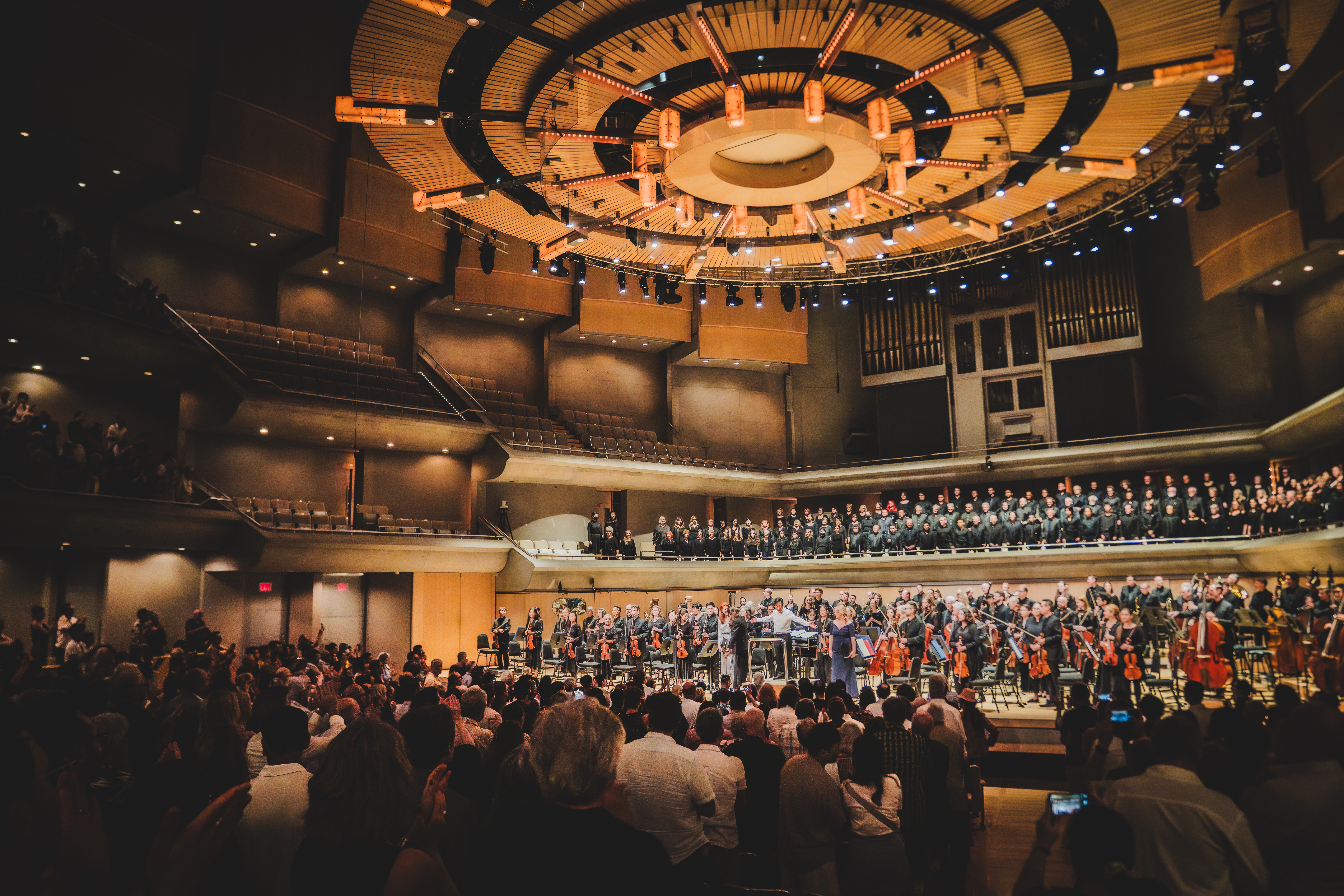 Mandle Cheung will guest conduct London, England’s Royal Philharmonic Orchestra this summer