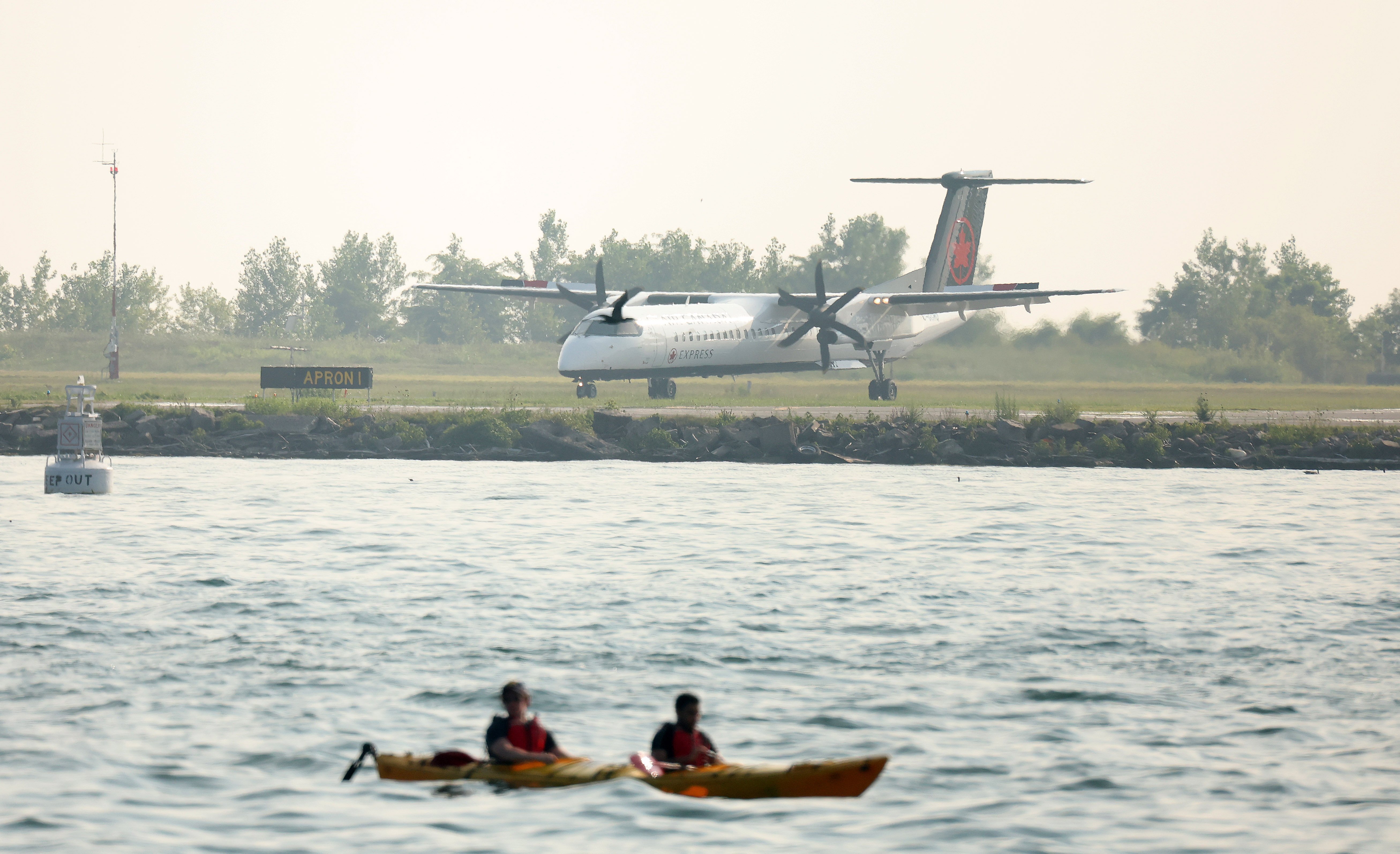 Queen’s Park says bringing jets to Billy Bishop would add $8.5 billion a year to the economy